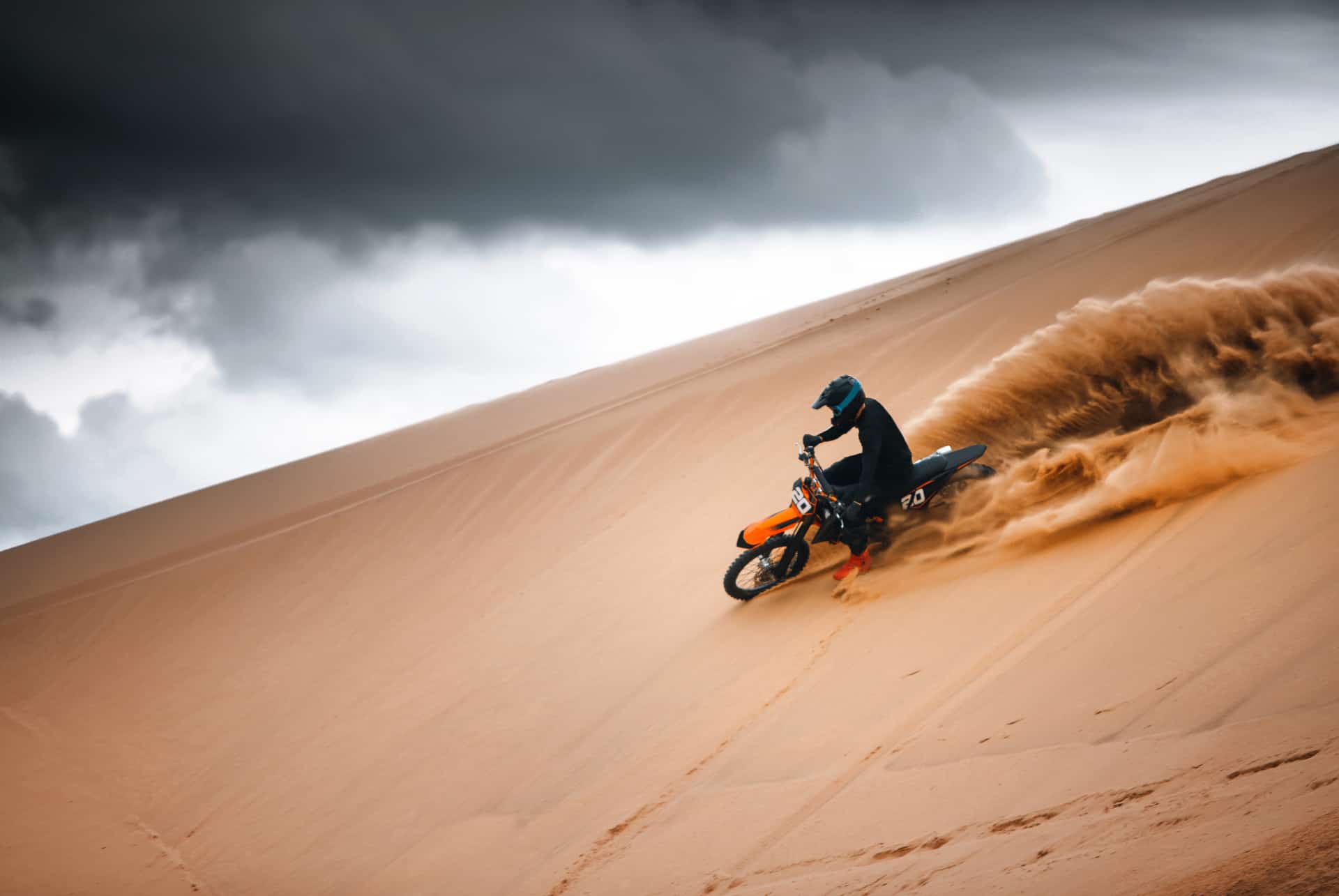 faire de la moto cross dans le desert de dubai faire de la moto cross