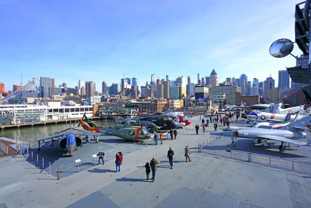 Entrée au Intrepid Museum