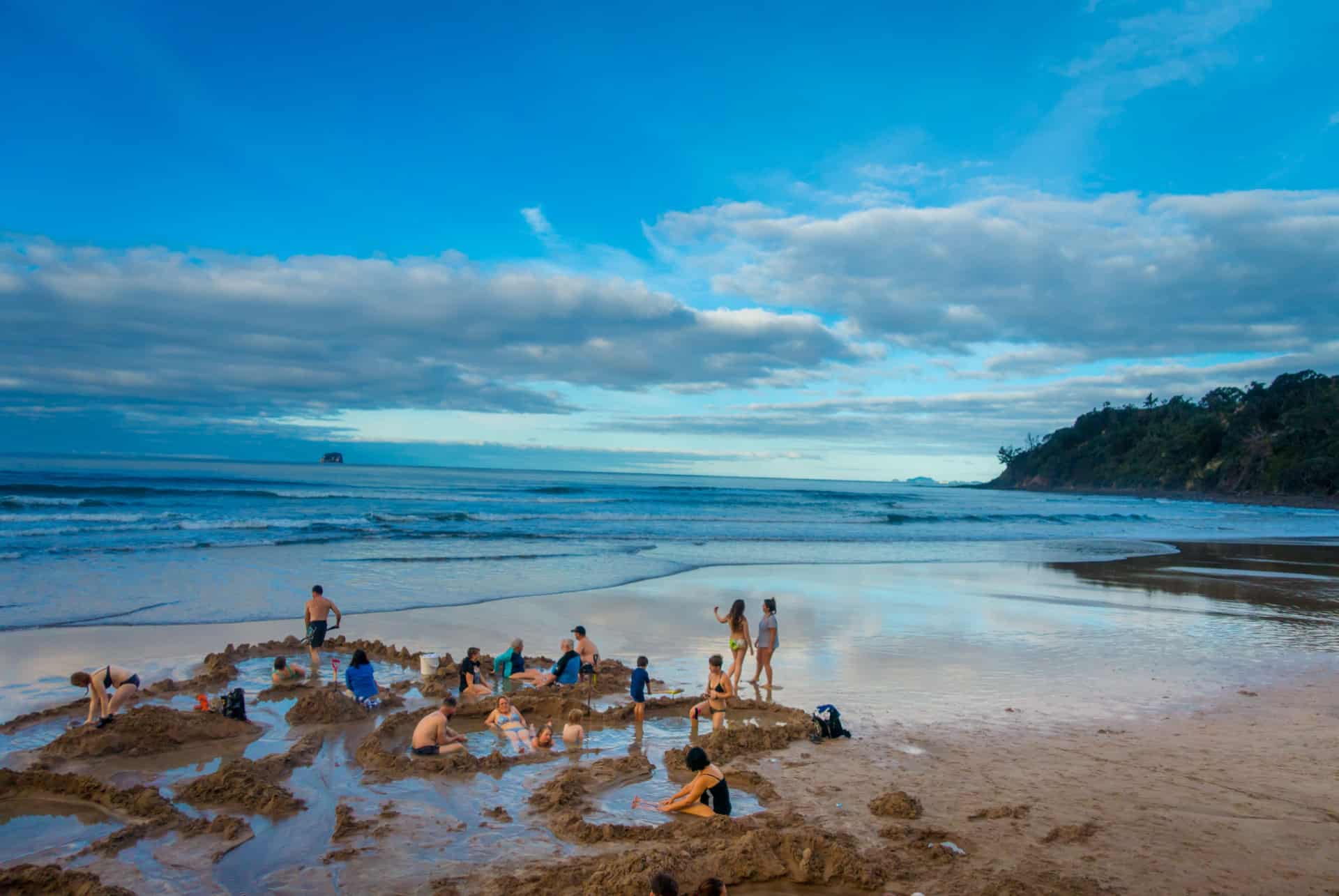hot water beach plus belles plages nouvelle zelande hot water beach plus belles plages nouvelle zelande