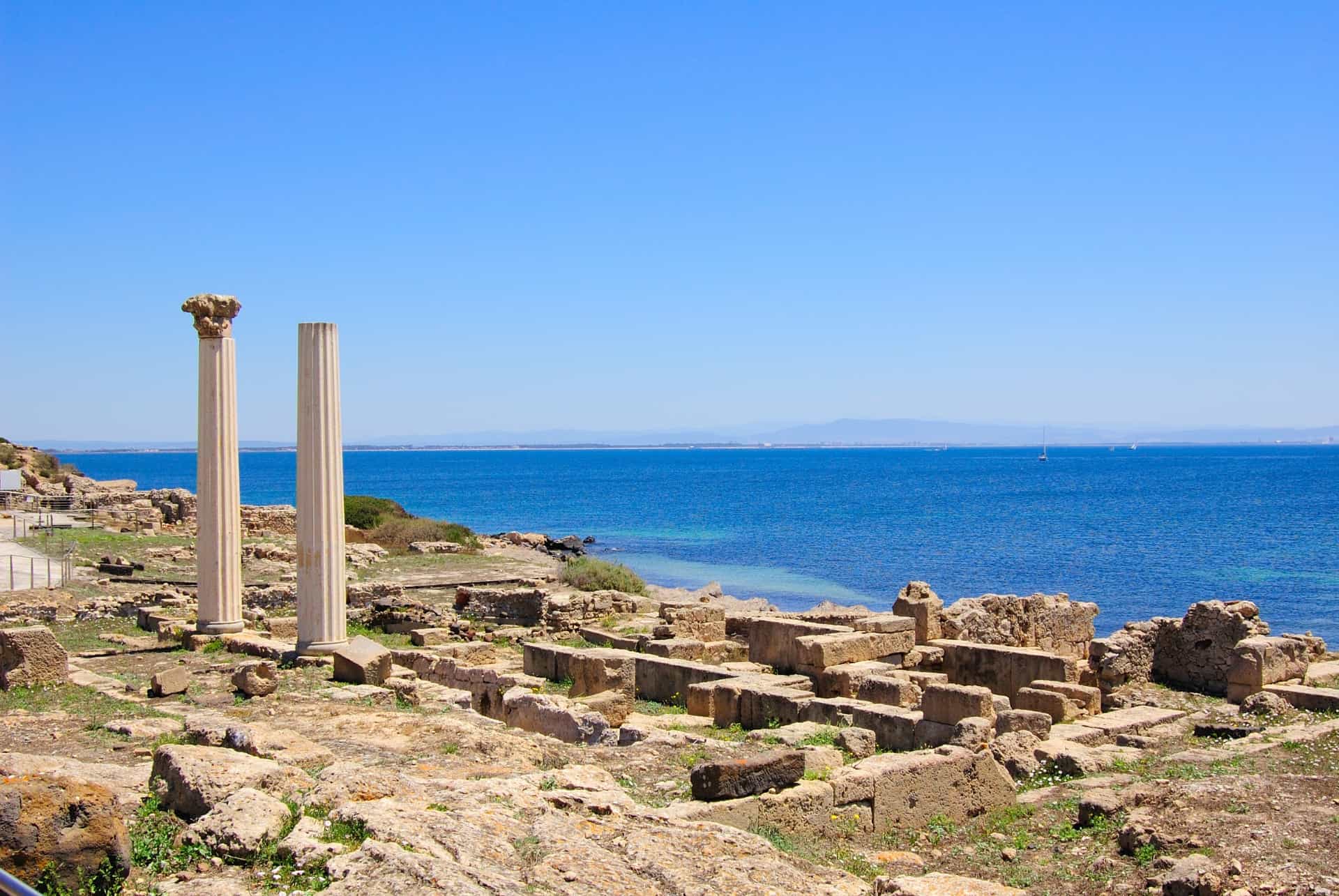 site archeologique Tharros colonnes site archeologique Tharros colonnes