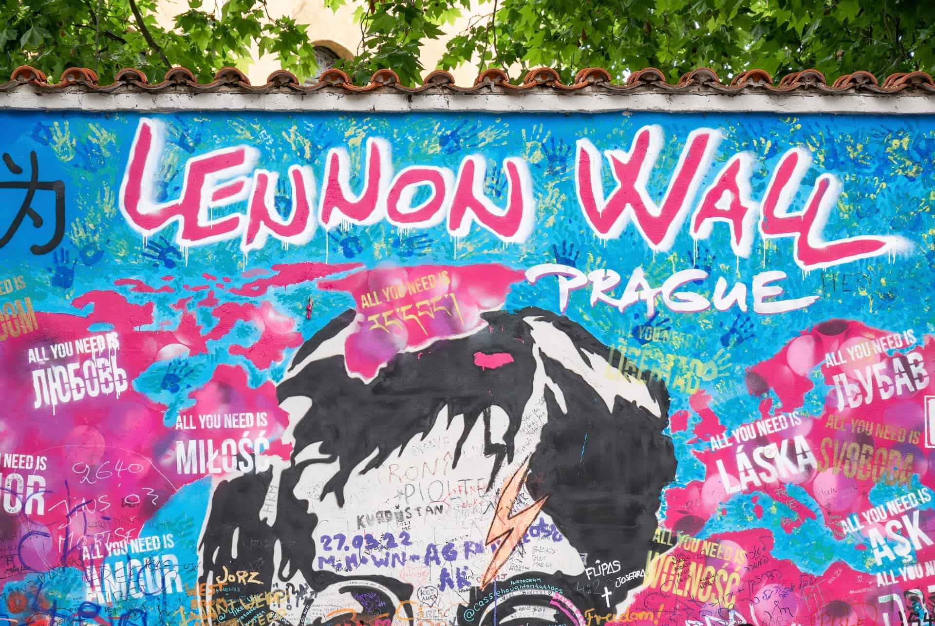 mur john lennon que faire prague mur john lennon visiter prague en 2 jours