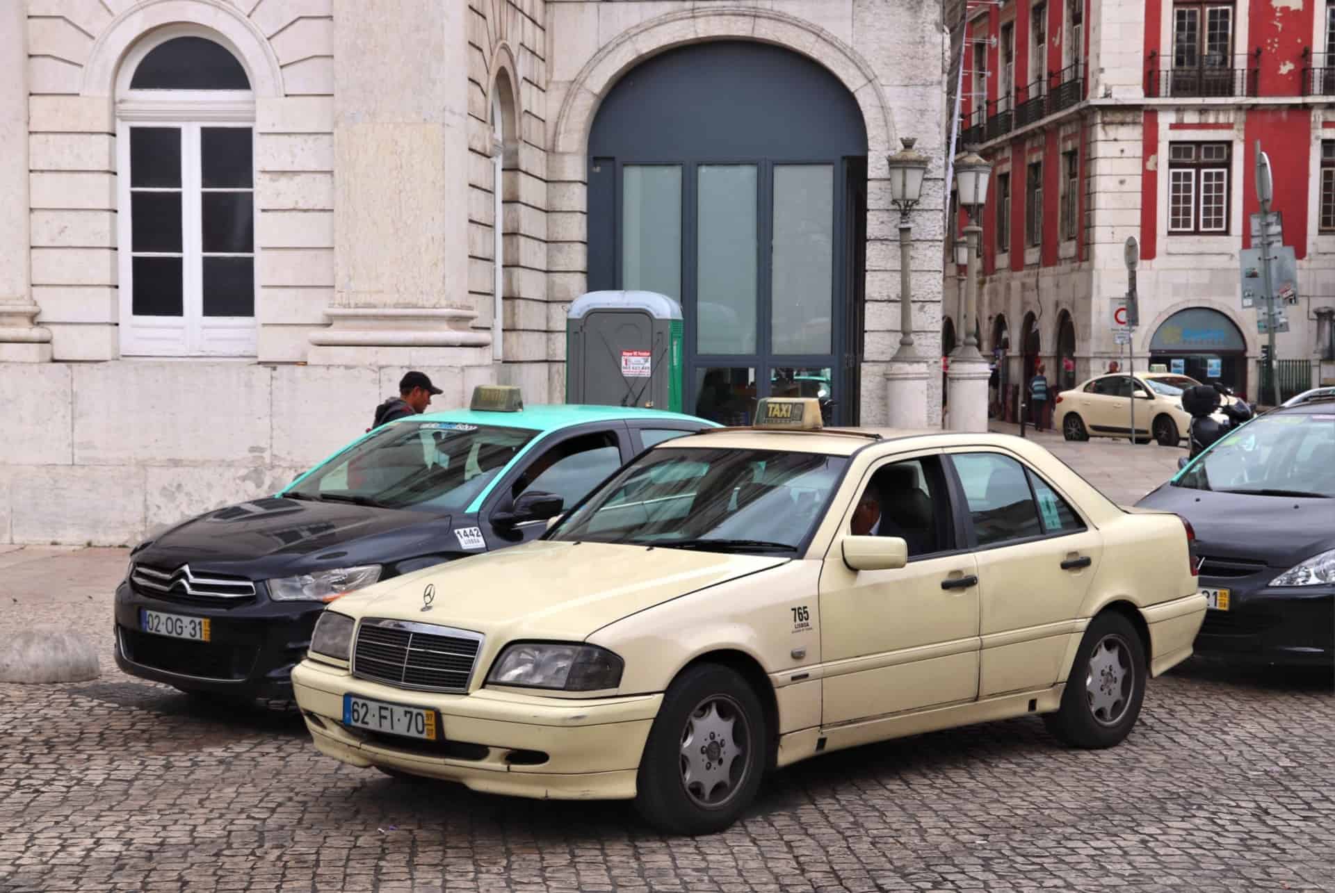 ancien taxi lisbonne ancien taxi beige