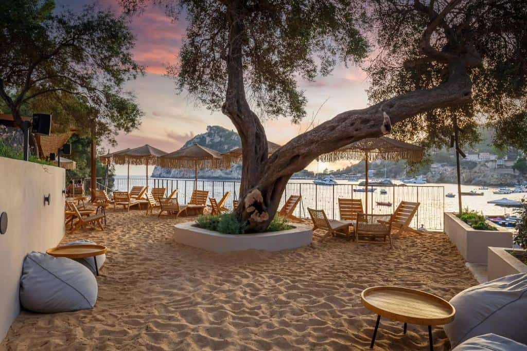 akrotiri beach resort hotel