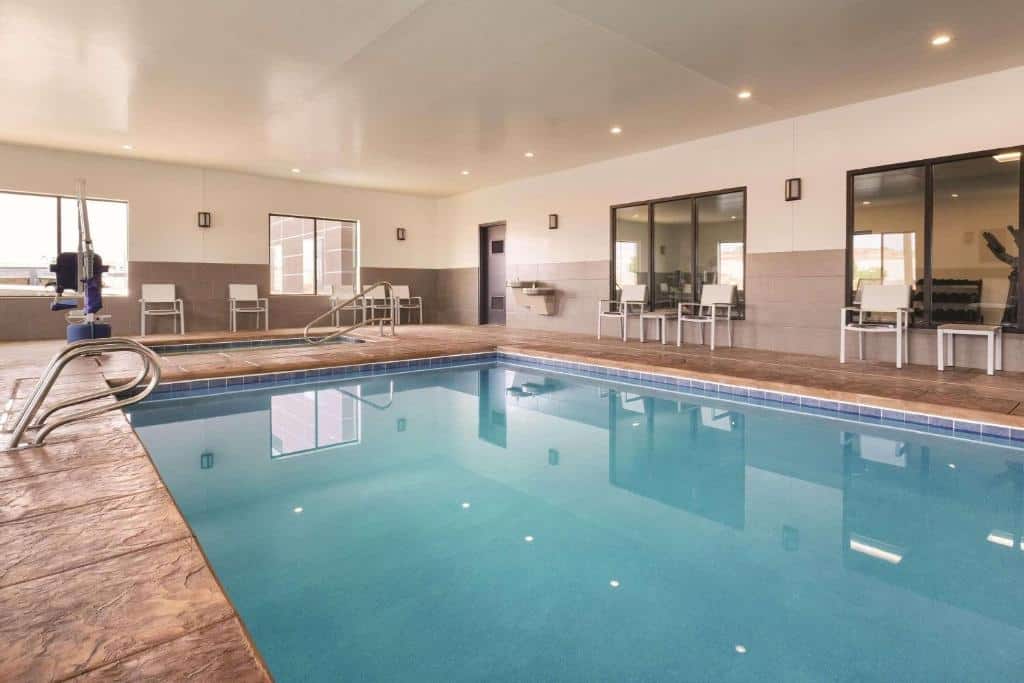 country inn suites by radisson antelope canyon country inn suites by radisson piscine