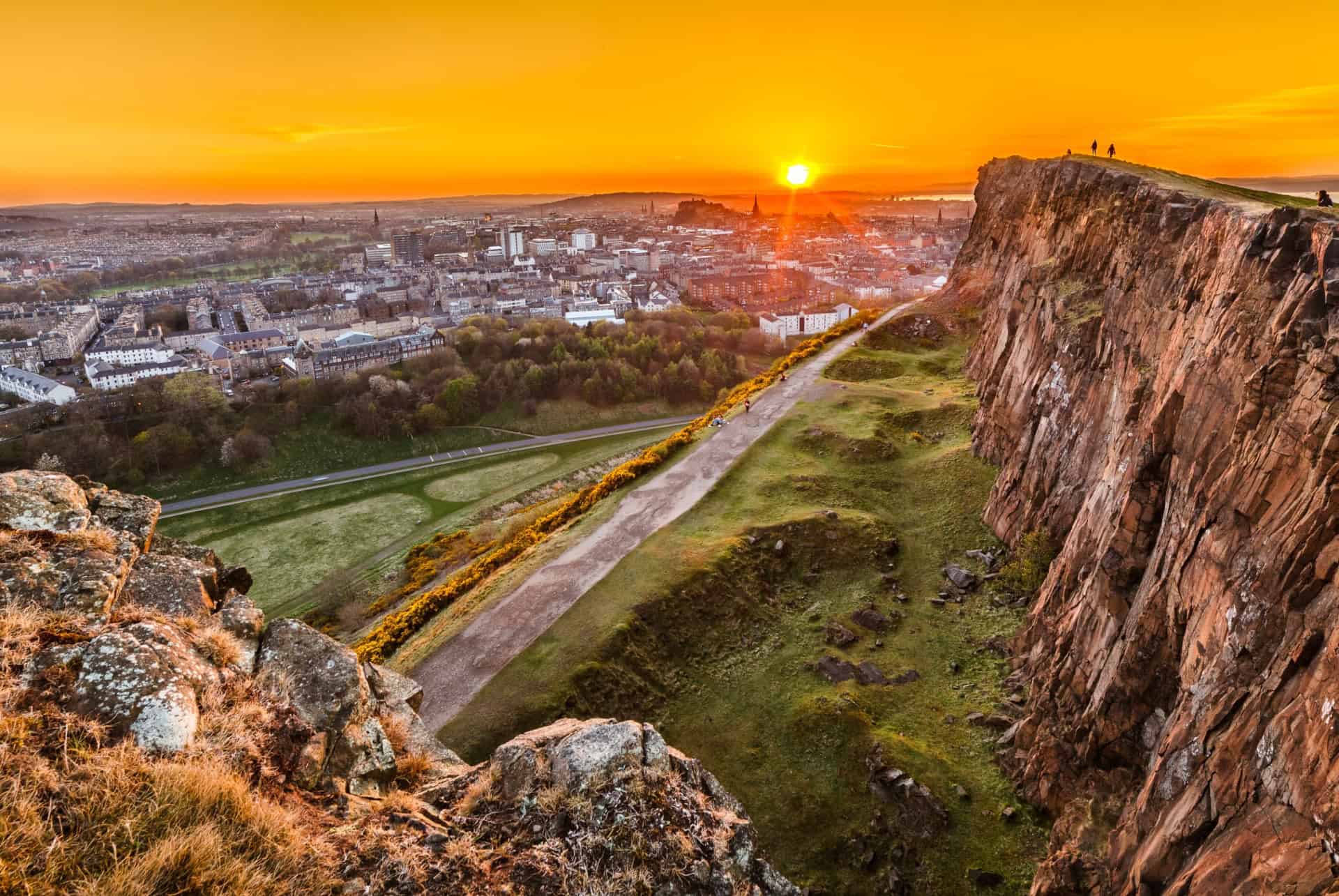 Coucher de soleil sur les rochers d'Arthur's Seat et Holyrood Park Coucher de soleil sur les rochers d'Arthur's Seat et Holyrood Park
