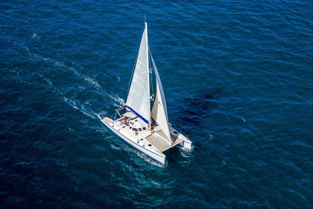 Croisière en catamaran à Kleftiko et Polyegos
