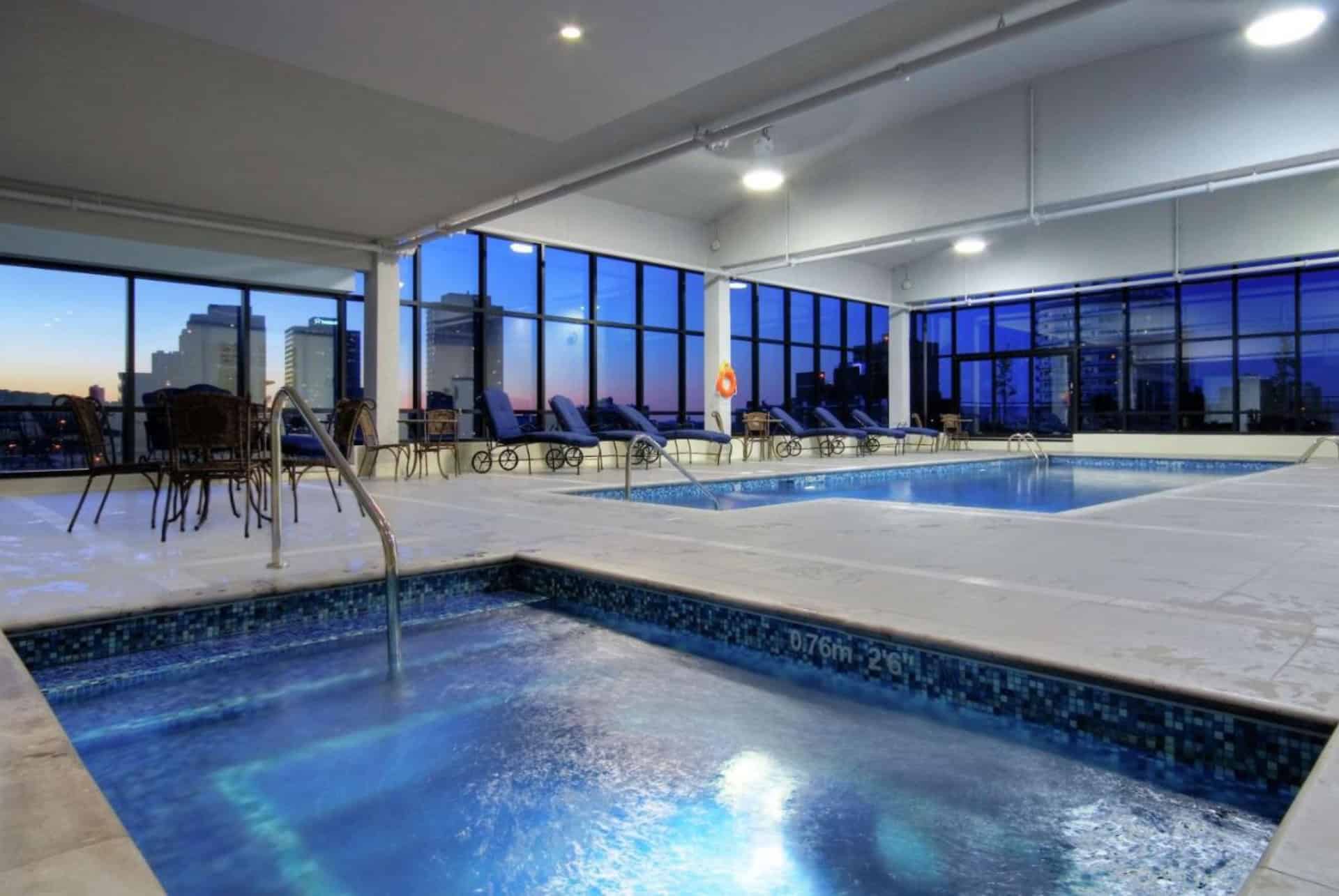 piscine interieure au hilton garden inn montreal centre-ville piscine interieure au hilton garden inn montreal centre-ville