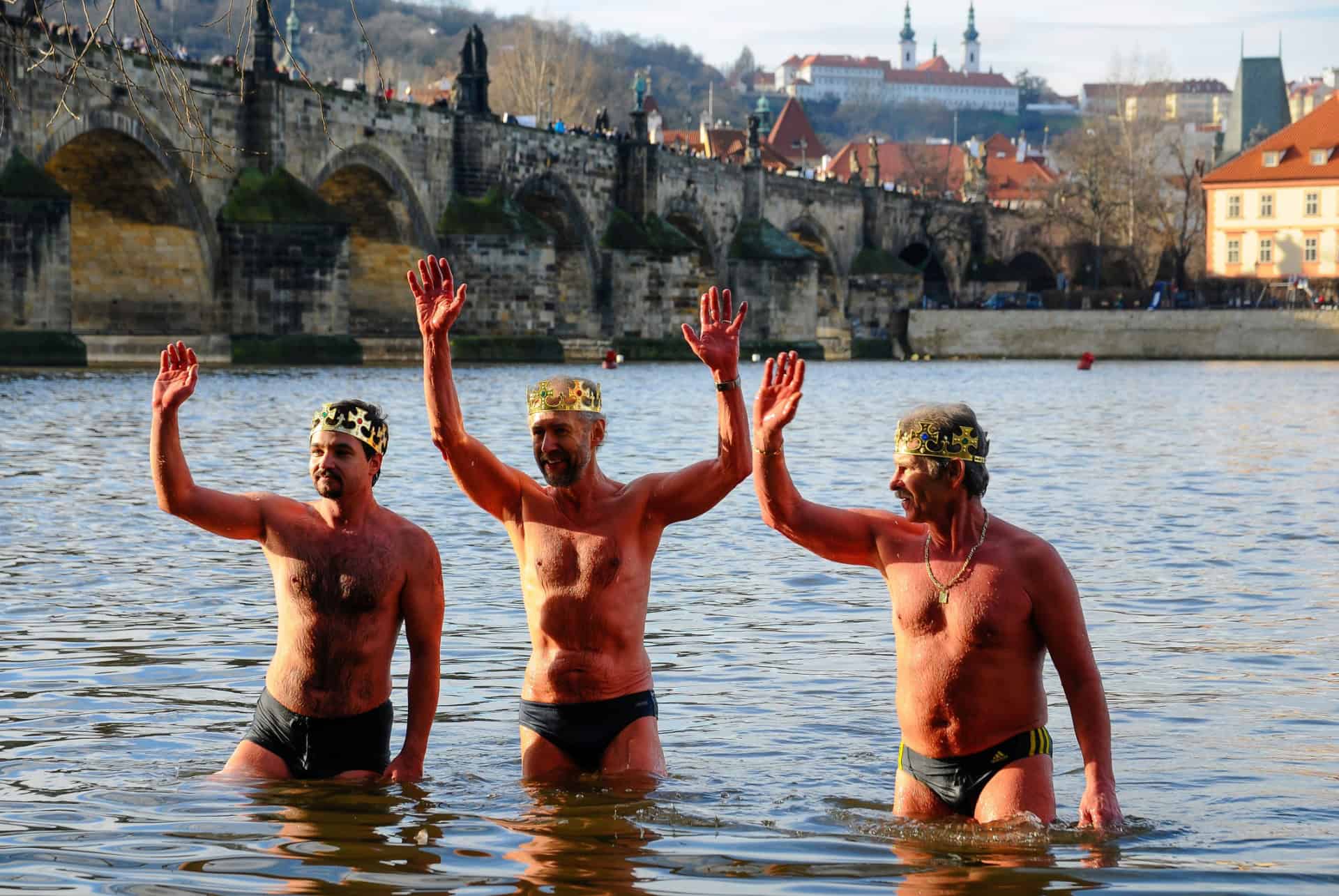 baignade vltava prague en janvier baignade vltava prague en janvier