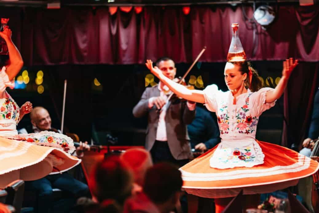 Dîner-croisière avec opérette et spectacle