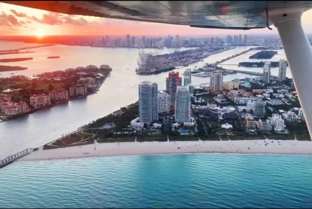 Vol en avion au-dessus de South Beach