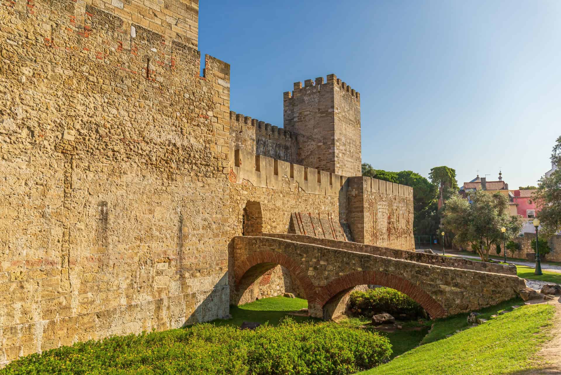 remparts du chateau saint georges lisbonne remparts du chateau saint georges lisbonne