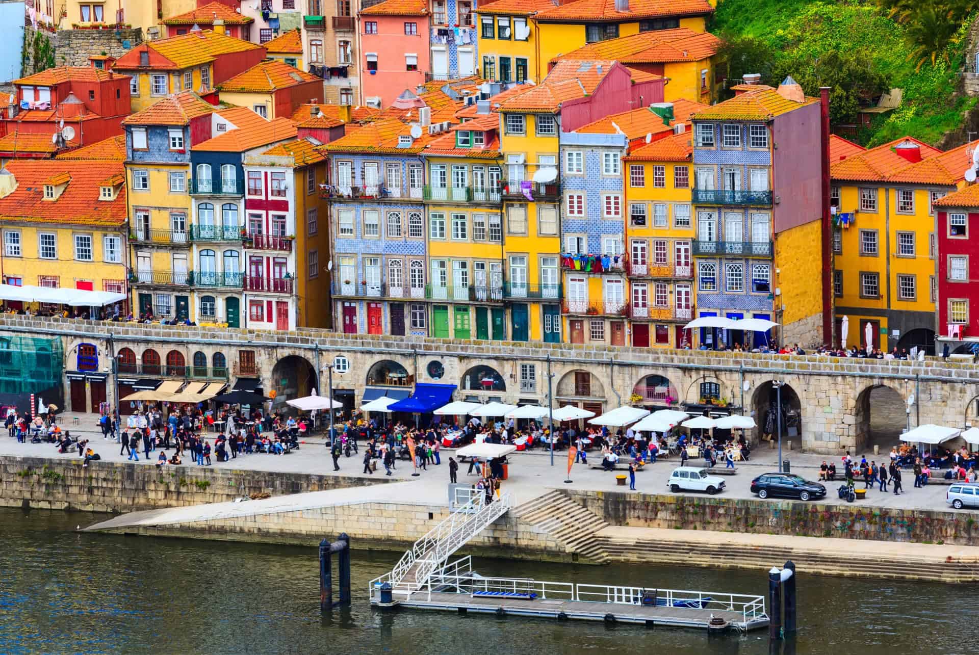 quartier ribeira porto en aout