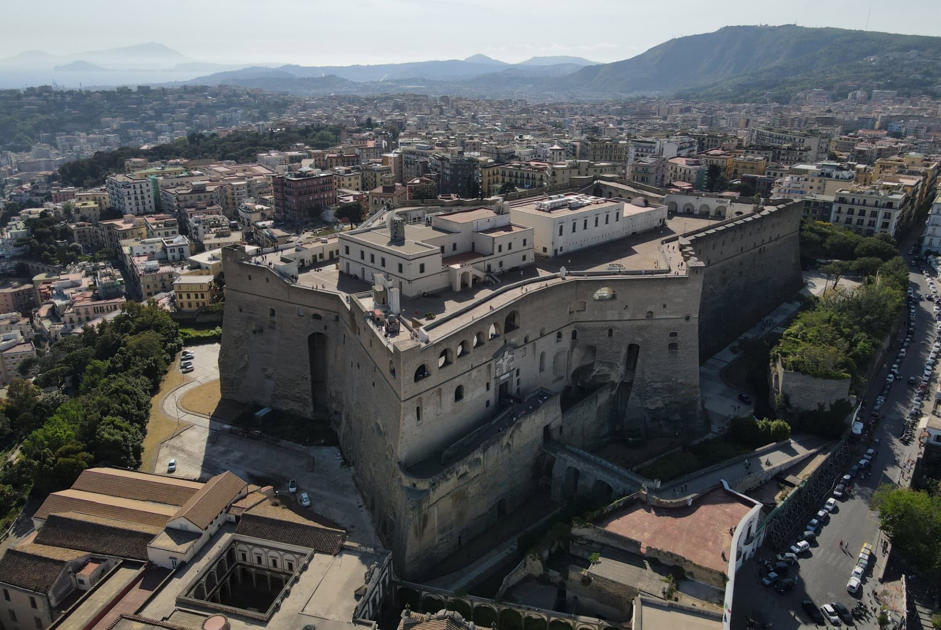 vue aerienne castel sant elmo naples 1 jour vue aerienne castel sant elmo naples 1 jour