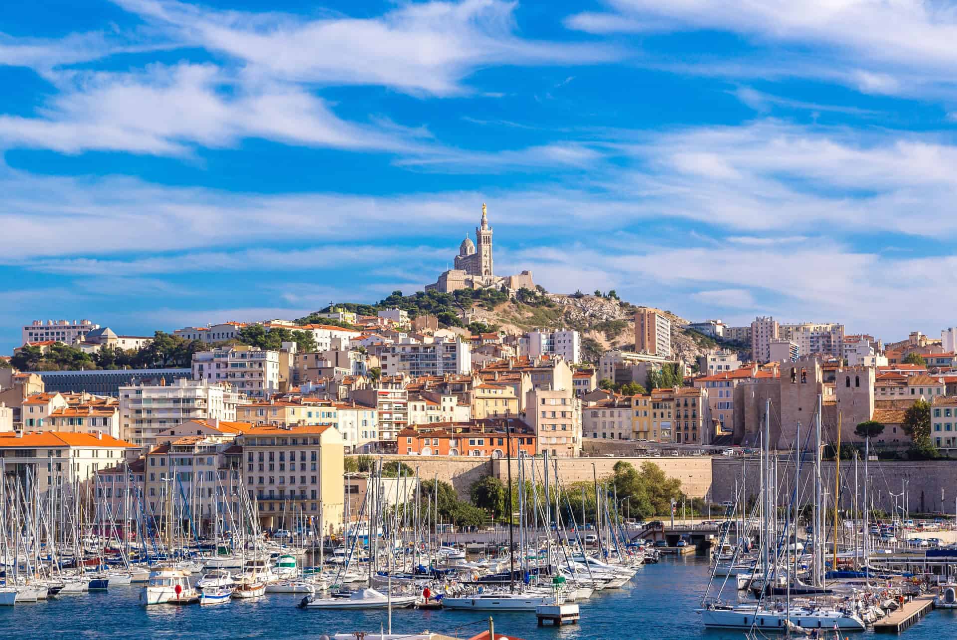 vue panoramique sur le vieux port et la basilique vue panoramique sur le vieux port et la basilique