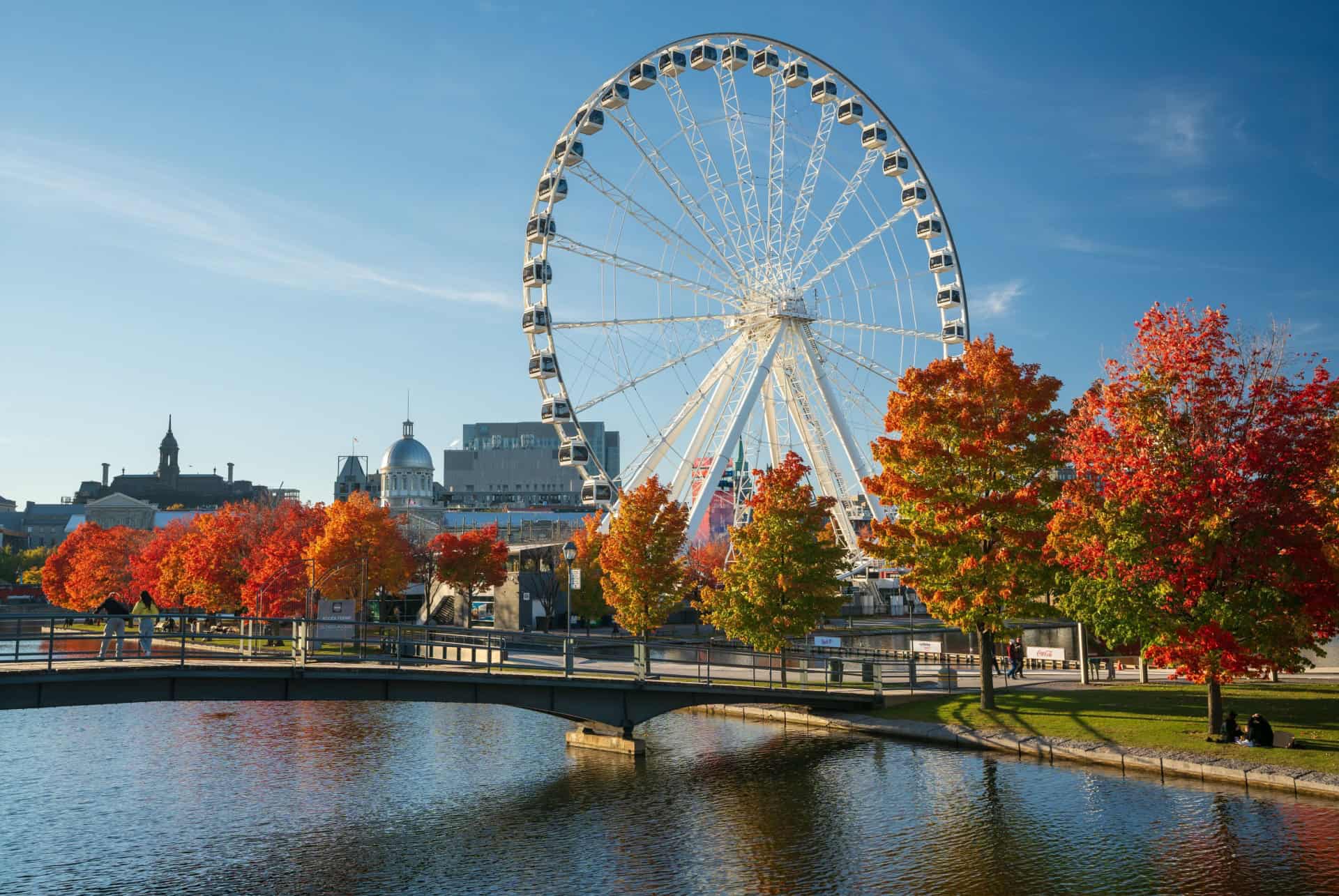 grande roue dans le vieux port de montreal grande roue dans le vieux port de montreal
