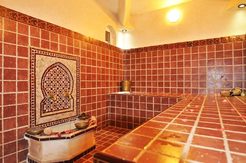 Hammam traditionnel marocain