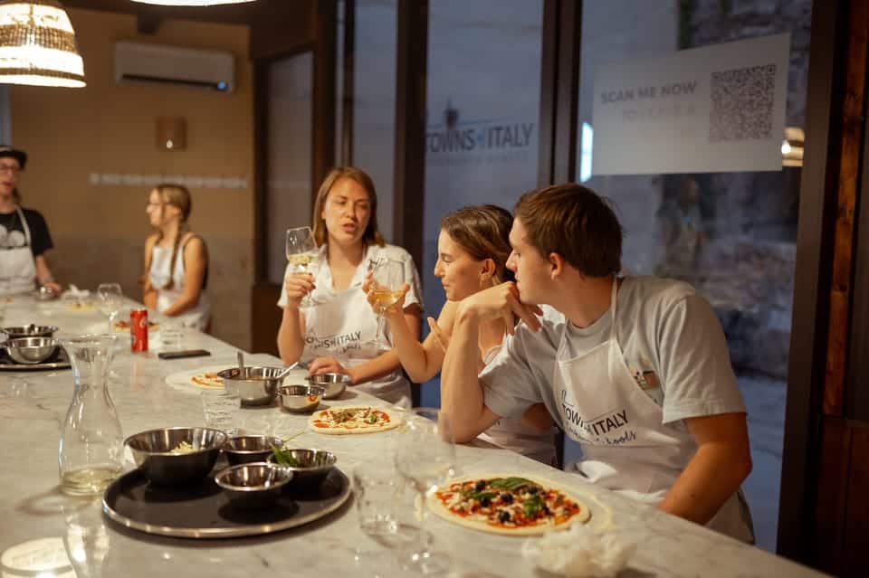 Cours de cuisine : pizza et gelato avec dîner et vin