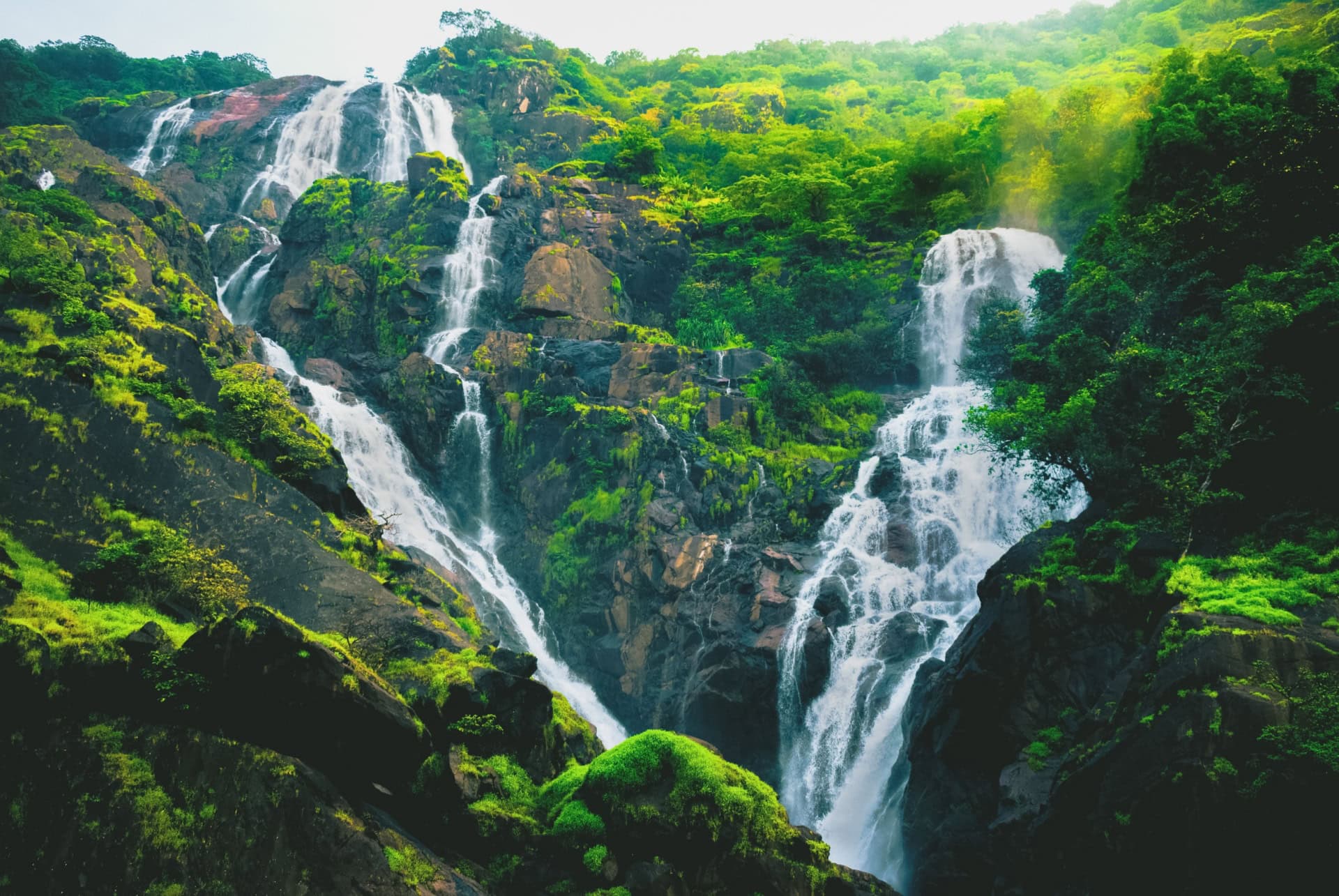 cascade de dudhsagar inde cascade de dudhsagar inde