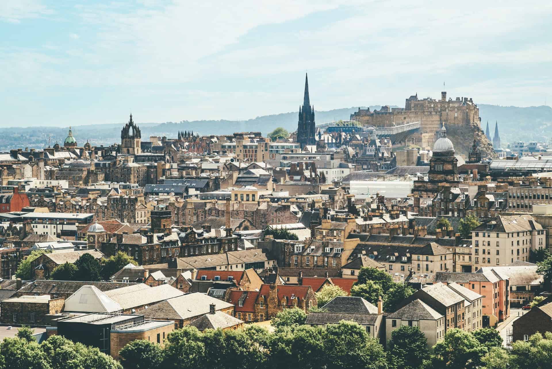 edimbourg en aout panorama sur le ville depuis arthur seat edimbourg en aout panorama sur le ville depuis arthur seat