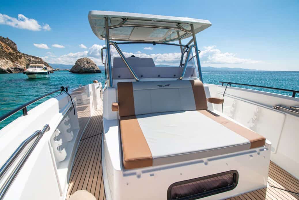 Excursion en bateau à moteur de luxe avec 3 arrêts baignade et vin