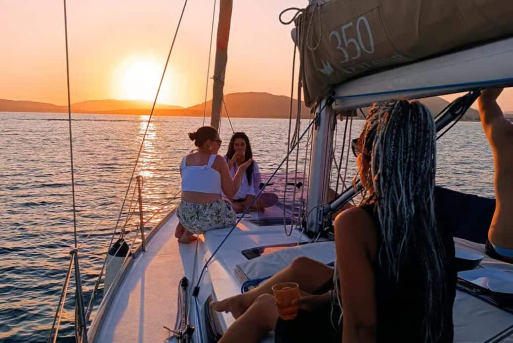 Catamaran au coucher du soleil à Alghero