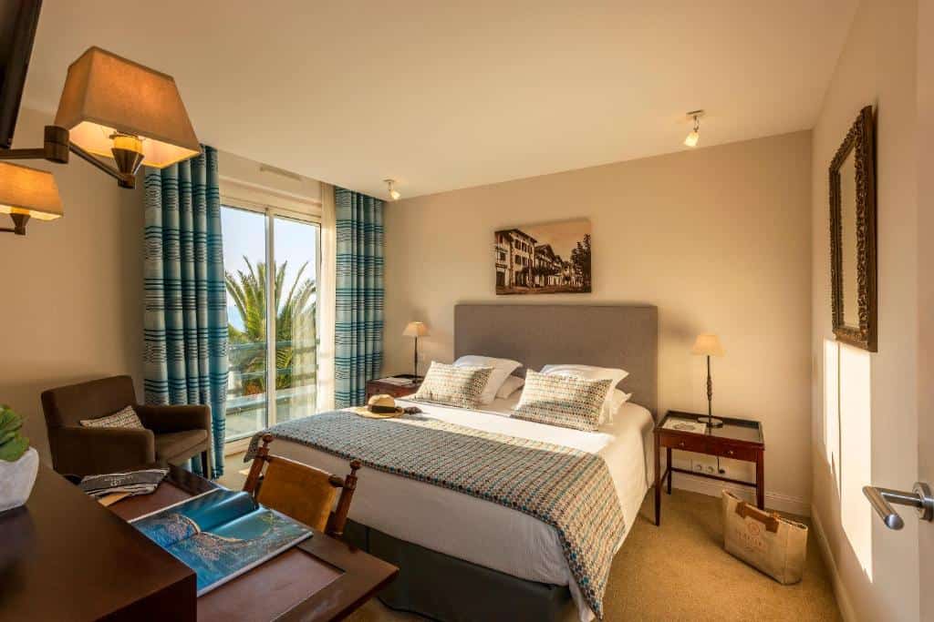 hotel la reserve chambre