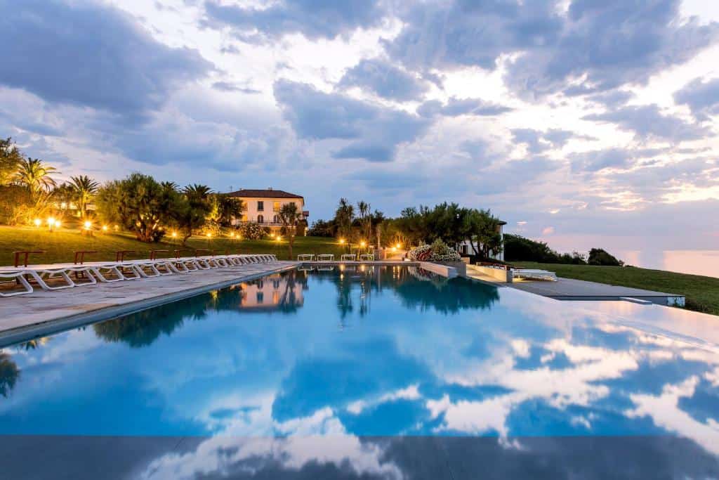 hotel la reserve piscine