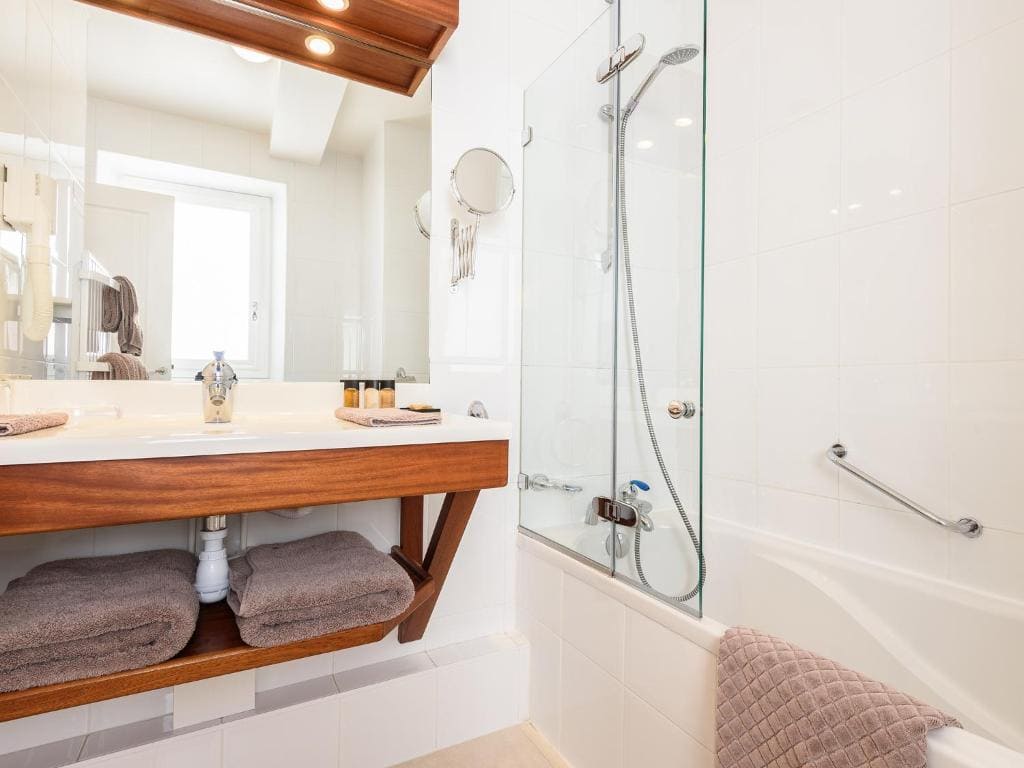 hotel les almadies salle de bain