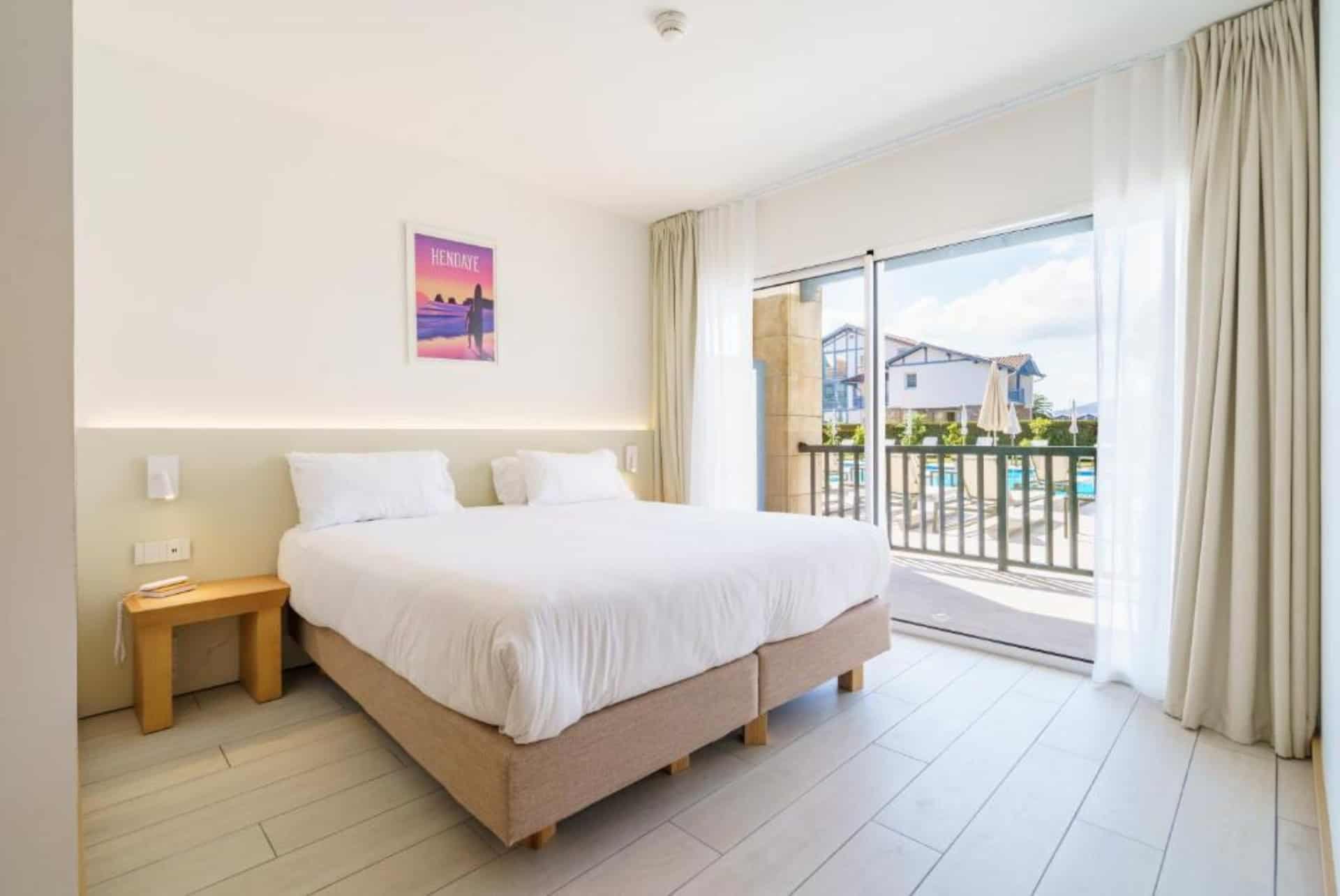 ou dormir a hendaye residence ibaia piscine et spa chambre