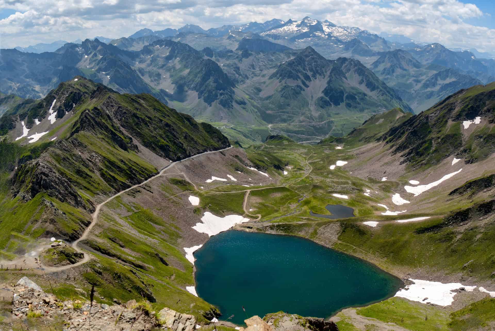 plus belles randonnees dans les pyrenees lac oncet