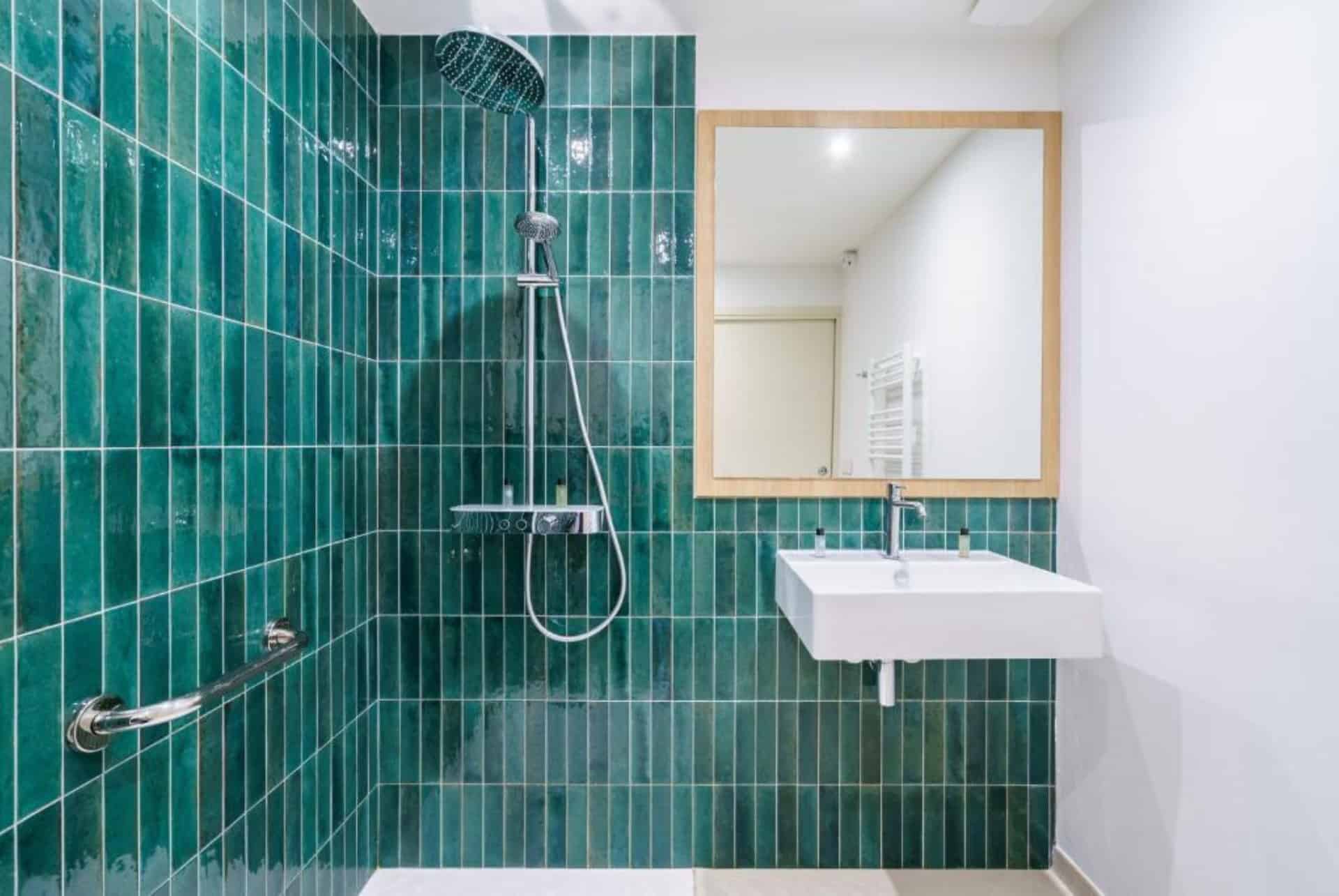 residence ibaia piscine et spa salle de bain
