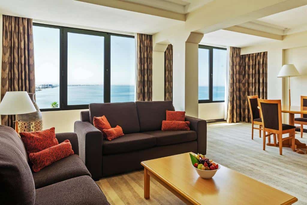 crowne plaza muscat by ihg salon