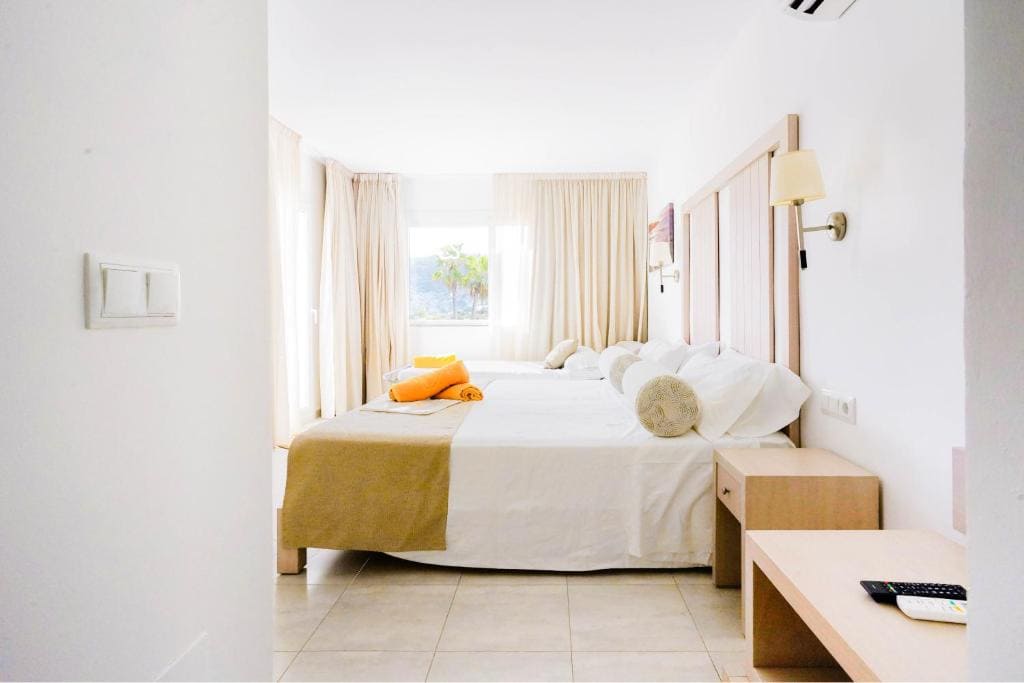 apartamentos es calo formentera
