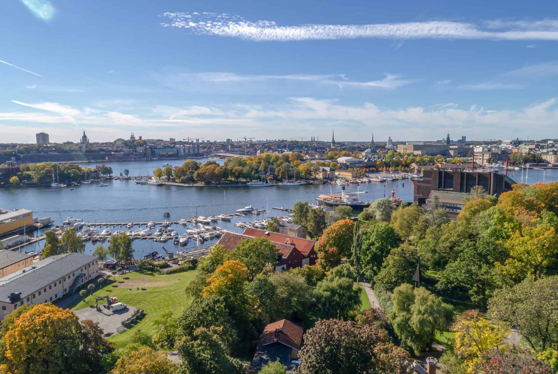 Vue aérienne de Djurgården et du centre de Stockholm en automne Vue aérienne de Djurgården et du centre de Stockholm en automne