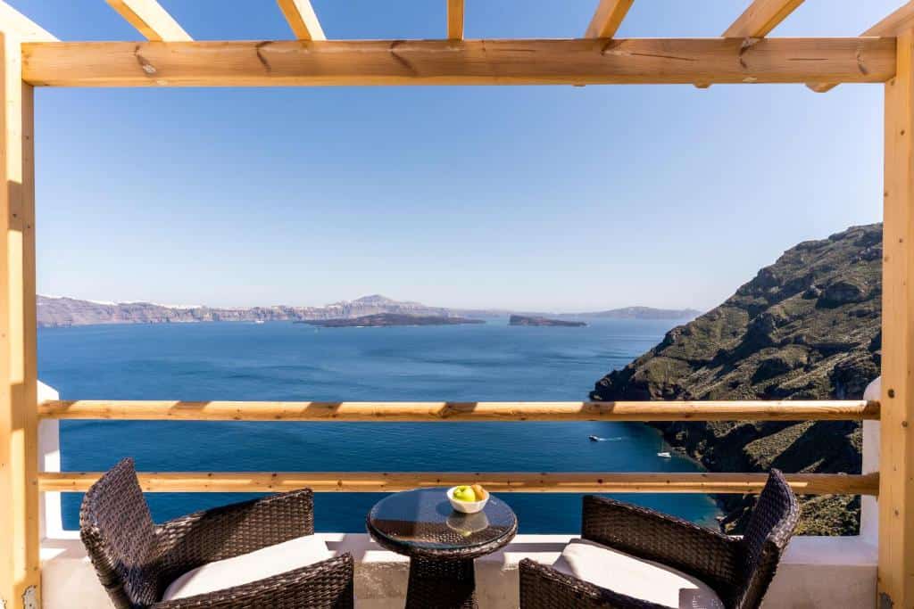 evanthia thirassia island hotel