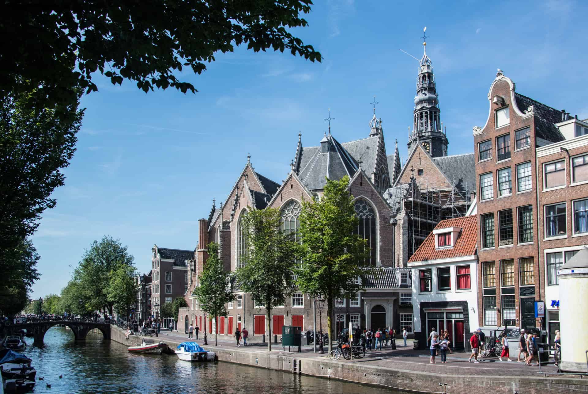 oude kerk quartier rouge a amsterdam