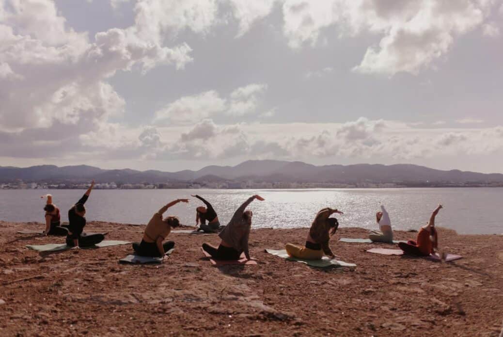Séance de yoga, criques et baignade