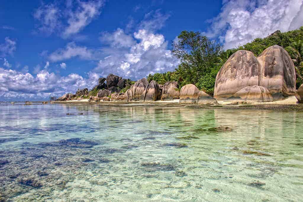Une belle plage paradisiaque des Seychelles