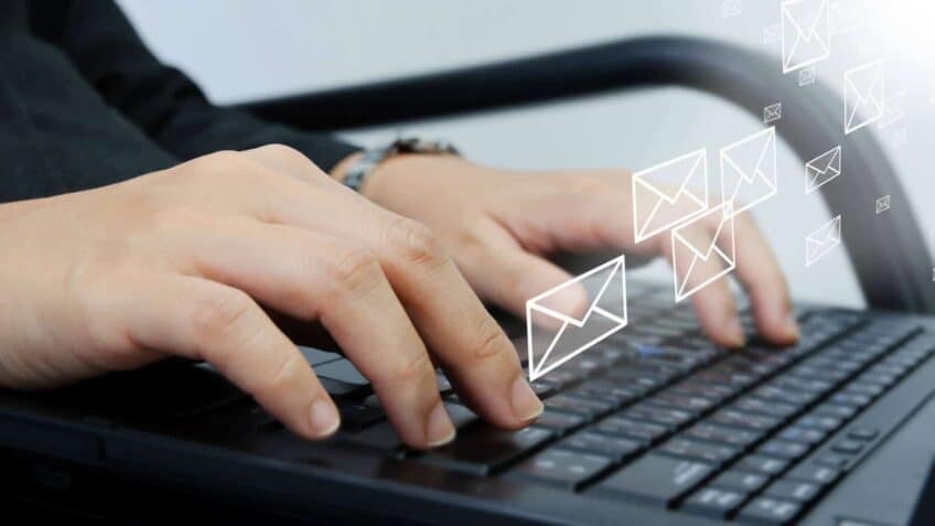 communiquer-email-voyage