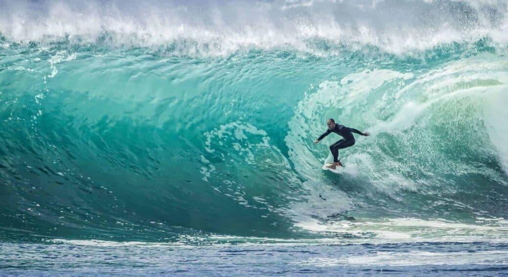 faire du surf en Indonésie