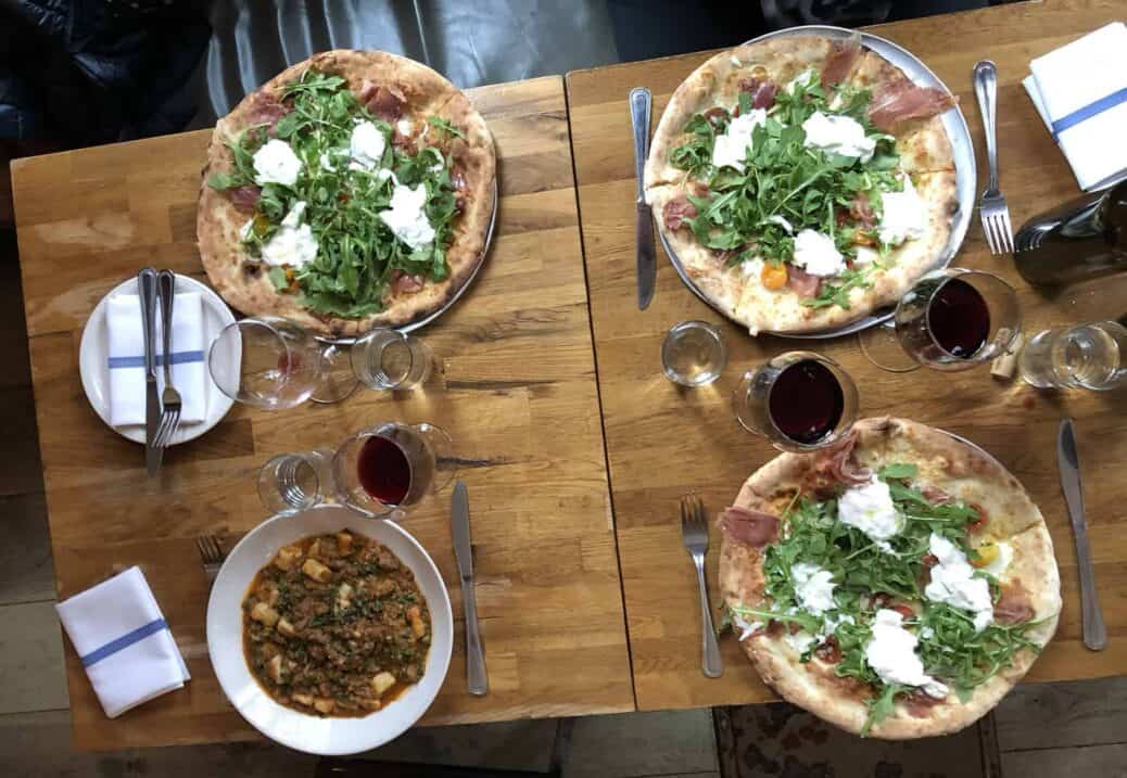 manger une pizza new york manger une pizza new york