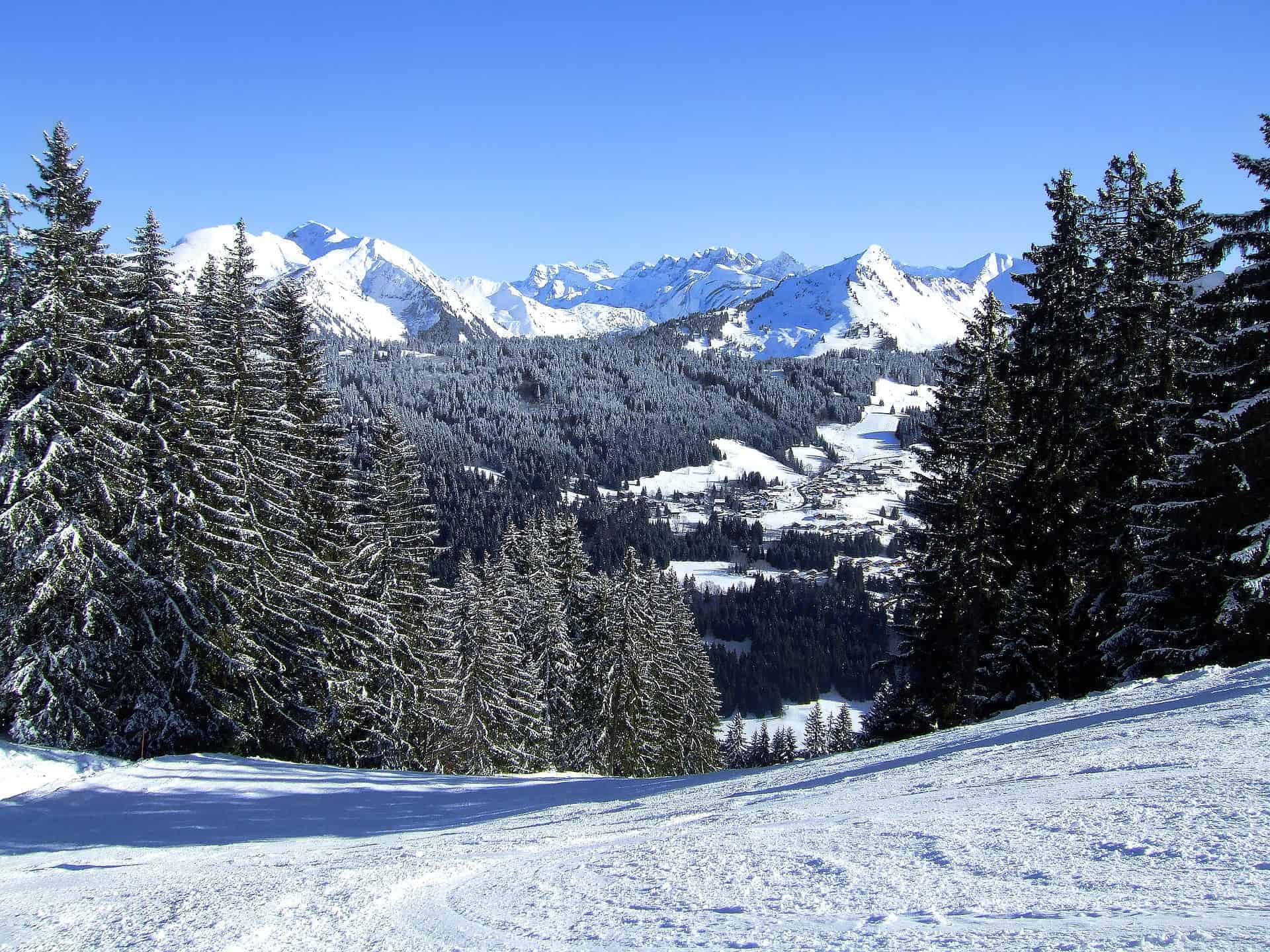 skier a morzine