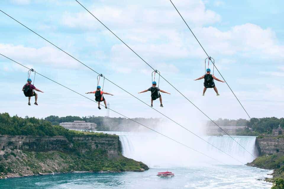 tyrolienne au dessus des chutes