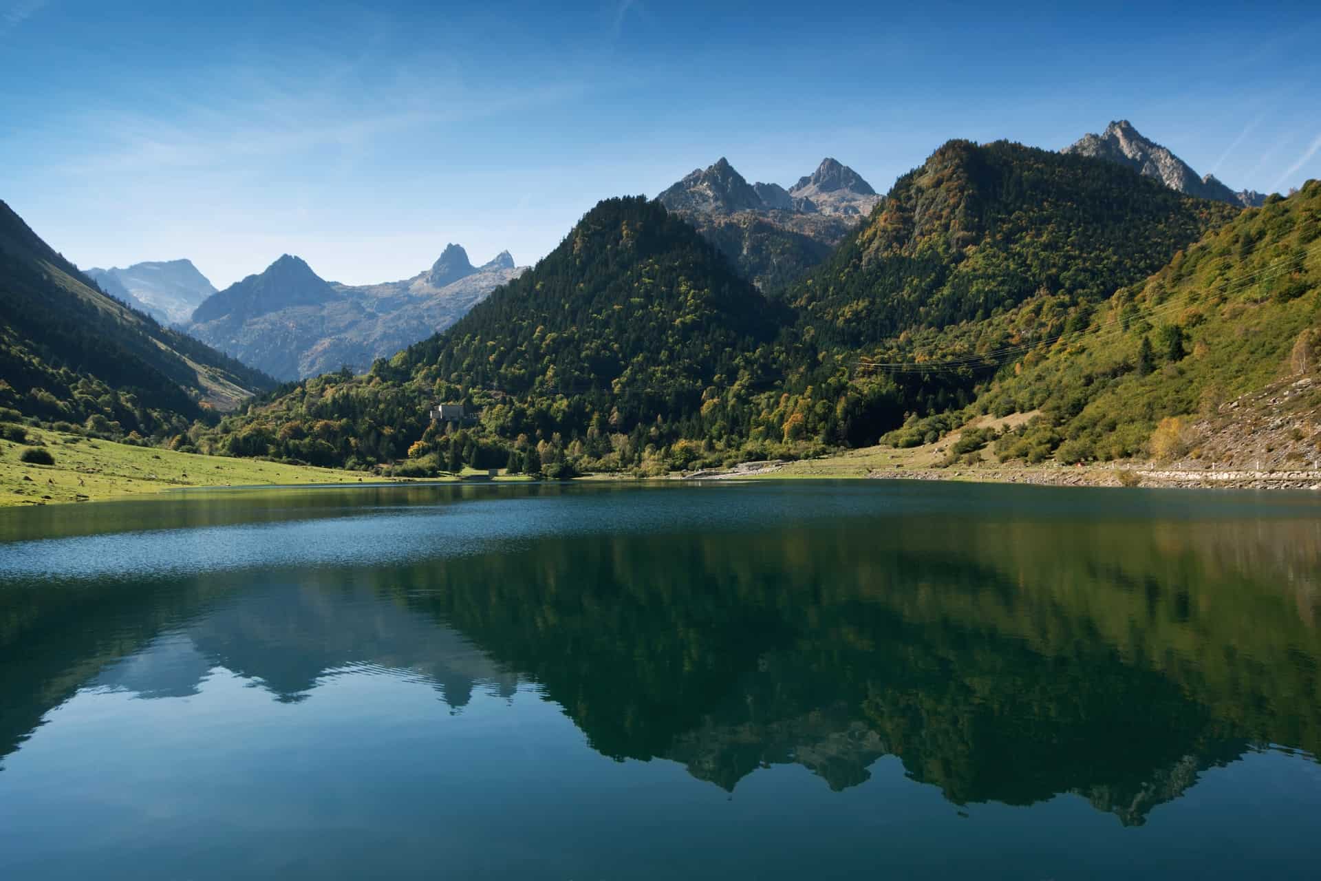 lac pyrenees