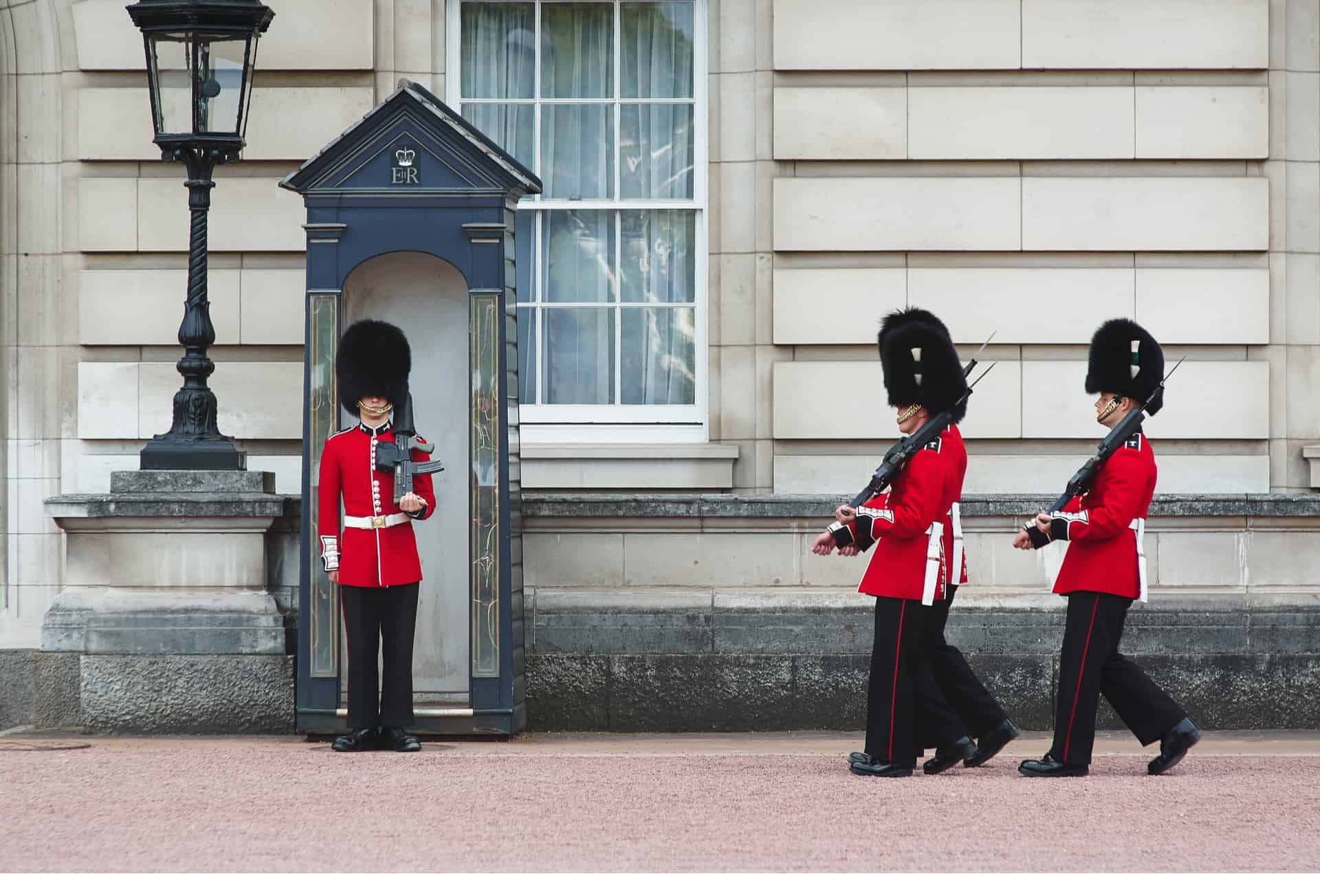 releve garde buckingham