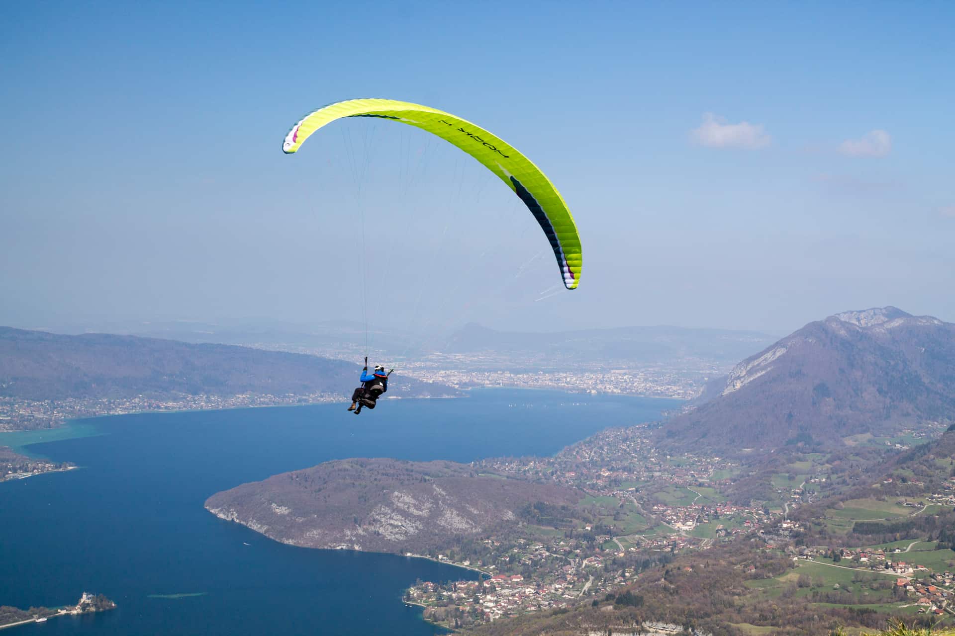 parachute lac d'annecy