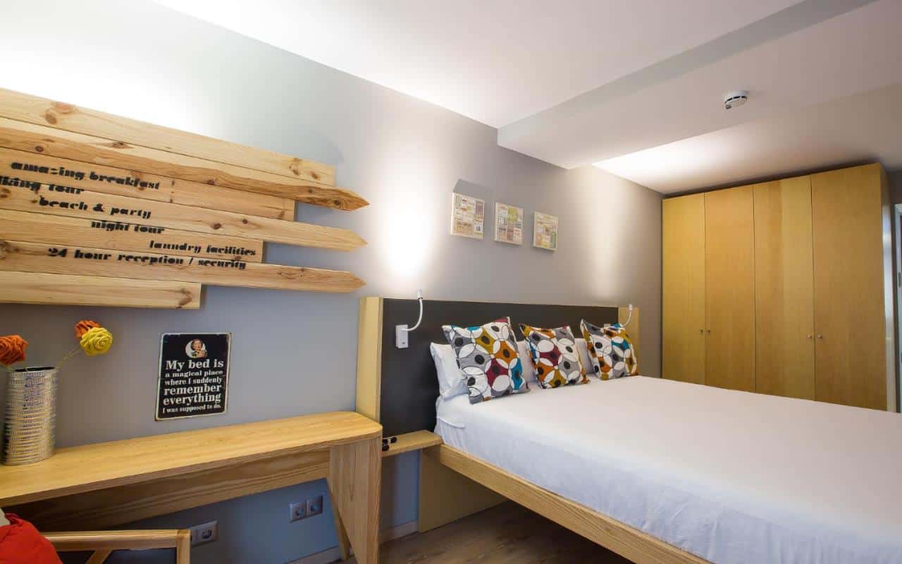 yeah barcelona hostel