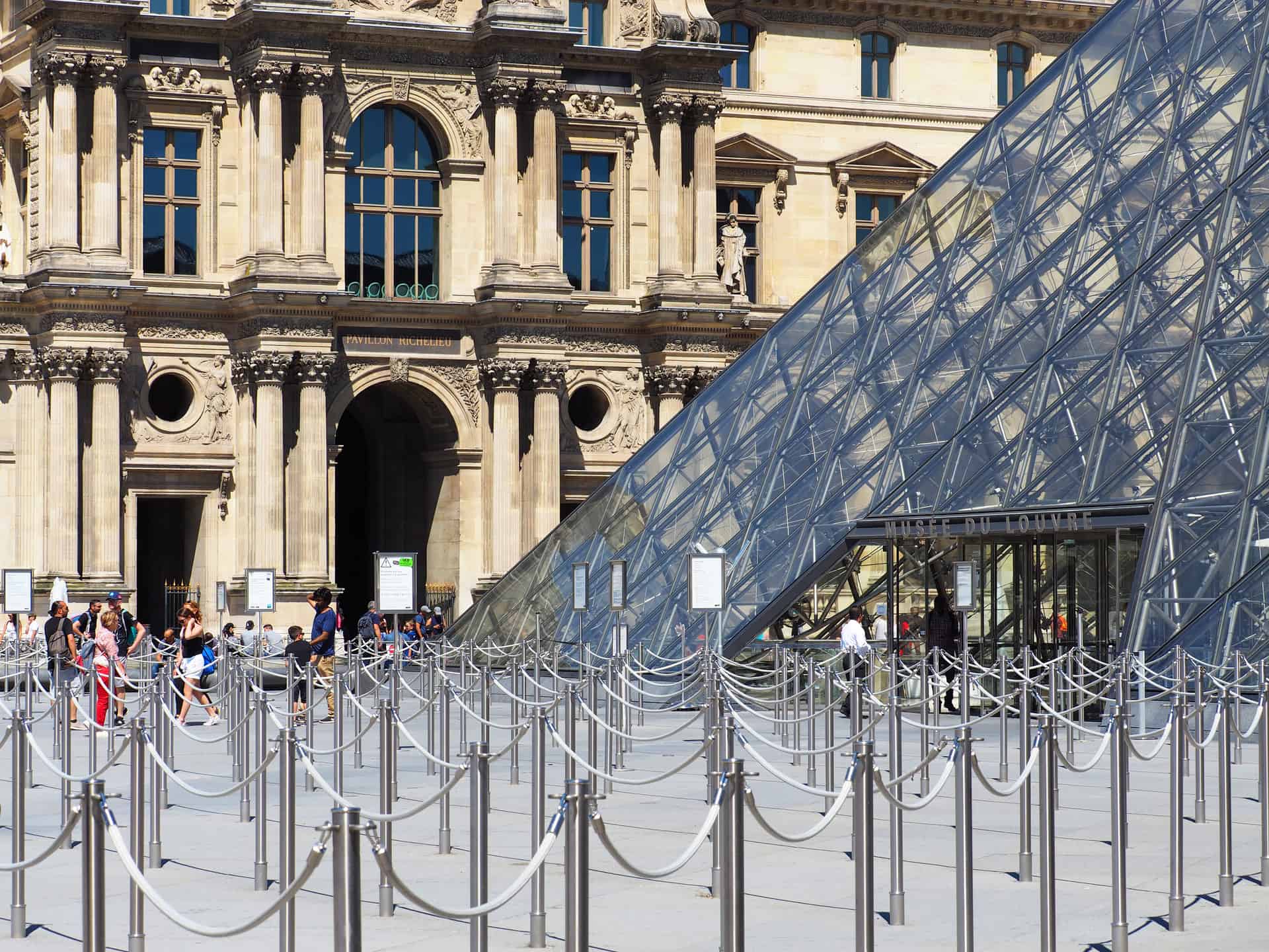 entree musee du louvre