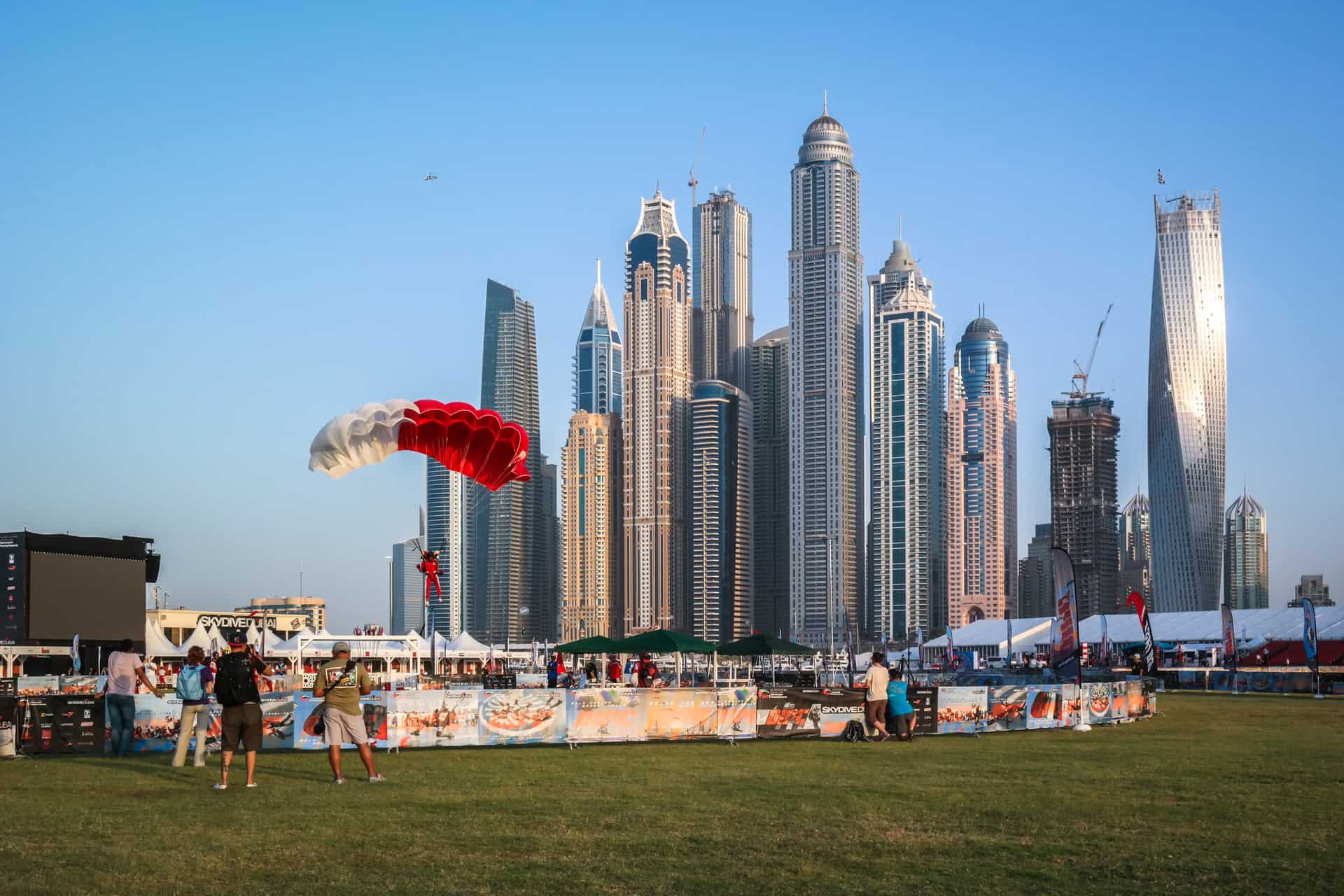 saut en parachute à dubai