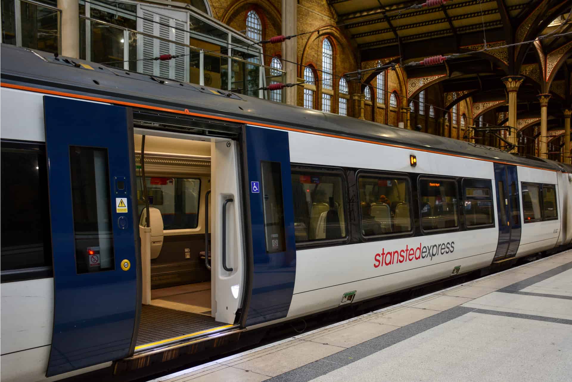 stansted express train aeroport